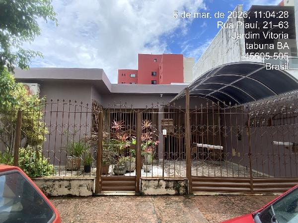 Casa com 4 quartos, 3 banheiros e 2 vagas de garagem
