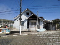 Casa padrão com 2 quartos, 1 banheiro, 1 vaga, ocupada