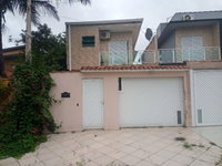 Casa padrão com 3 dormitórios e 4 banheiros em Peruíbe/SP