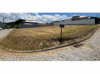 Terreno plano em esquina com 307,13m², desocupado