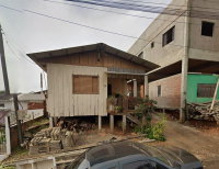 Terreno com 484m² e duas casas, 48m² e 97m²