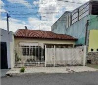 Casa com 3 dormitórios, 1 suíte, 135m² construídos, desocupada