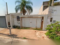 Casa com 2 cômodos, banheiro, piscina e escritório inacabado