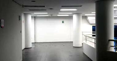 Ex-agência comercial desocupada com 712 m² construída