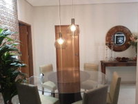 Casa com 3 quartos, 2 banheiros, 217m² construída, ocupada