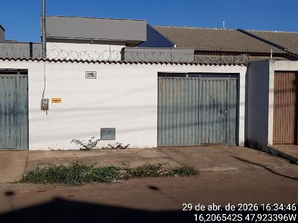 Casa com 2 quartos, 1 vaga e 180m² de terreno em Luziânia/GO
