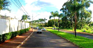 Espaçoso Terreno de 812 m² com Área de Recreação Próxima