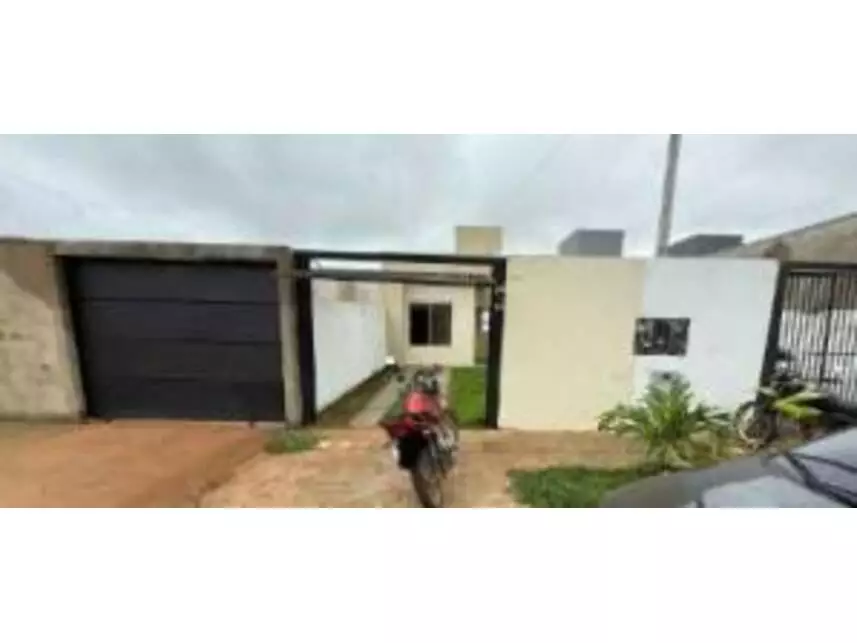 Casa em condomínio com 52m² construídos e 150m² de terreno, desocupada