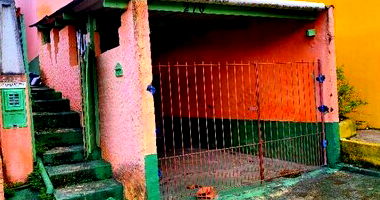 Casa Desocupada com 2 Quartos, 1 Banheiro e 1 Vaga