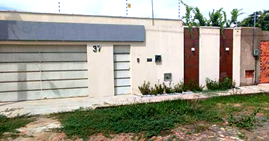 Casa ocupada com 1 vaga de garagem e 120 m² construída