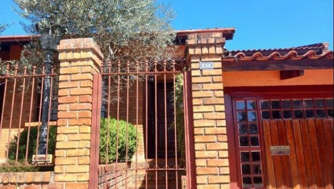 Casa com 3 quartos, 3 banheiros e 1 vaga de garagem