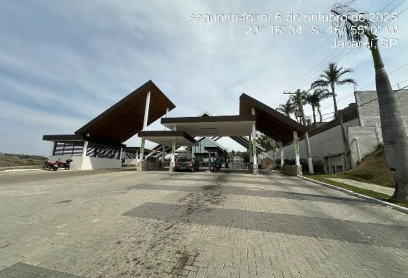 Casa de Condomínio com 421,11m², 3 quartos, 2 banheiros e piscina
