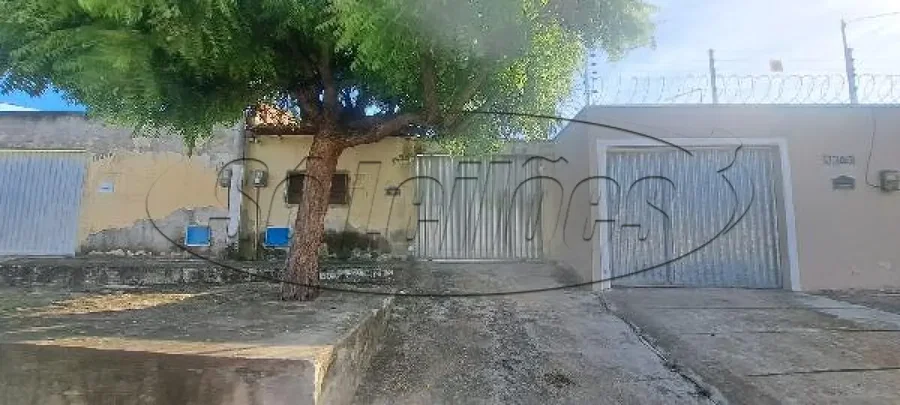 Casa com 2 quartos, 74,8m², terreno 396m², desocupada