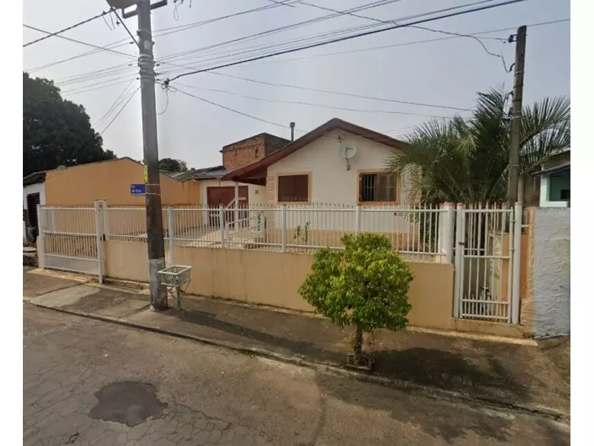 Casa em Leilão Ocupada com 188.70m² de Área Construída