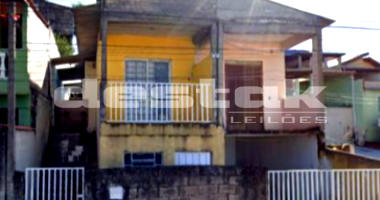 Casa com quintal e garagem em Itatiba/SP
