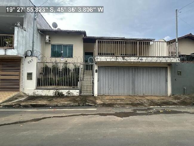 Casa com 3 quartos, 1 banheiro, vaga de garagem e 169,02m² privativos