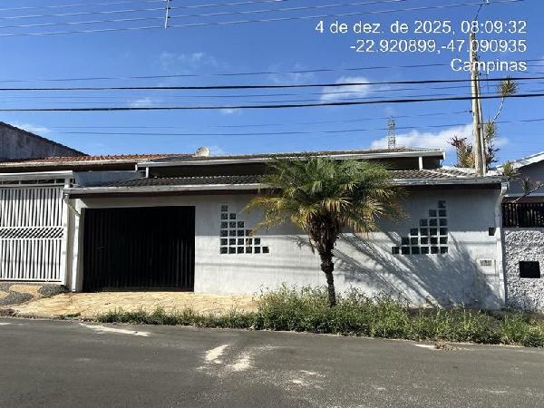 Casa com 2 quartos, 2 banheiros e 2 vagas de garagem