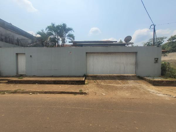 Casa 3 quartos, 2 banheiros, 254.95m² construída, 1 vaga garagem