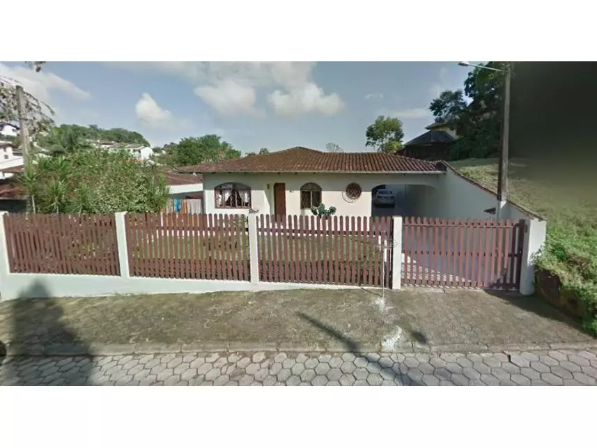 Casa com 136,25m² construídos em terreno de 540m², ocupada