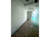 Sala Comercial 33m², Desocupada, Padrão Simples, 20 anos