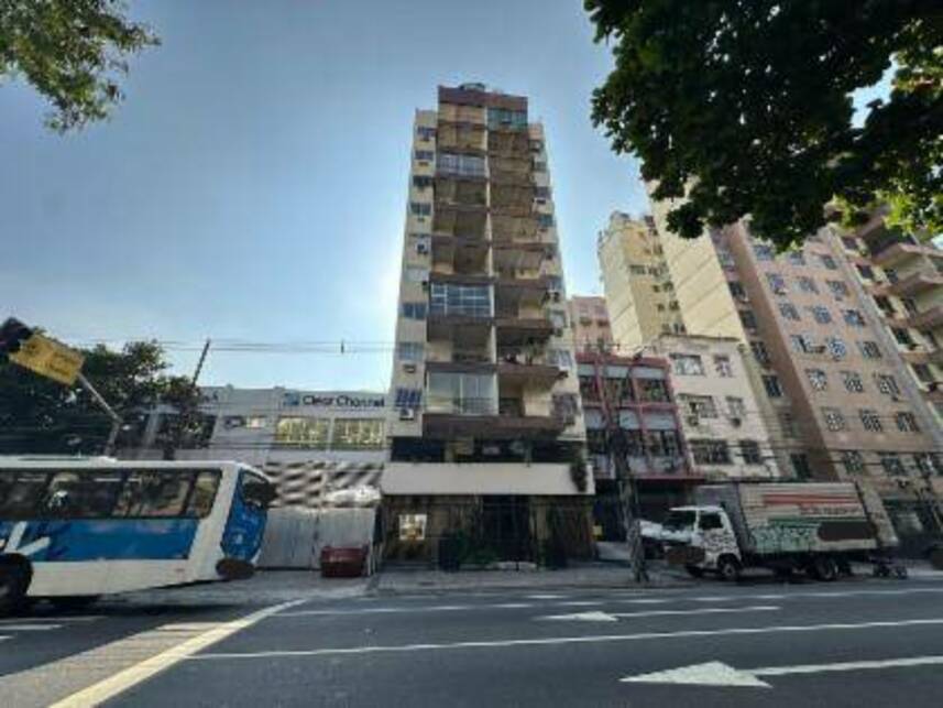 Apartamento com 1 Vaga em Leilão