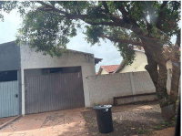 Casa residencial 121m² ampliada no Centro de Laguna Carapã