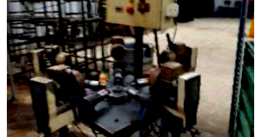 Furadeira de bancada automática com 05 cabeçotes