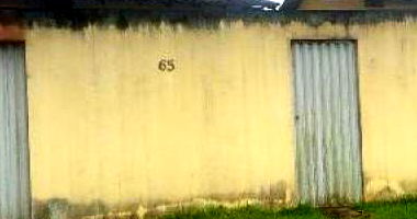 Casa 2 quartos 1 banheiro 60m² área construída, desocupada