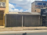 Casa ocupada com 26,32m² construídos em terreno de 135m²