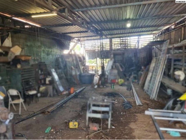 Galpão comercial com loja e casa em terreno de 350m² em Taguatinga/DF
