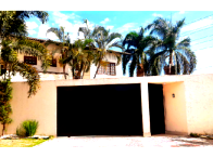 Sobrado Residencial com 221m² de Área Construída em Goiânia