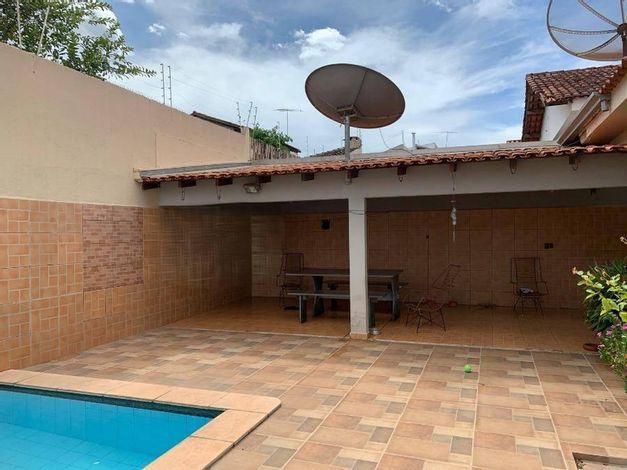 Casa em Cuiabá com 4 quartos e 1 vaga