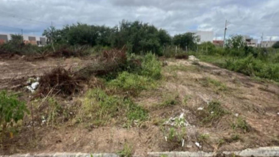 Terreno em Feira de Santana com 193,29 m²