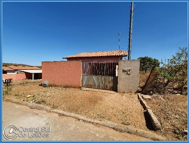 Casa com 2 quartos, 65,15m² construída, 203m² terreno, desocupada