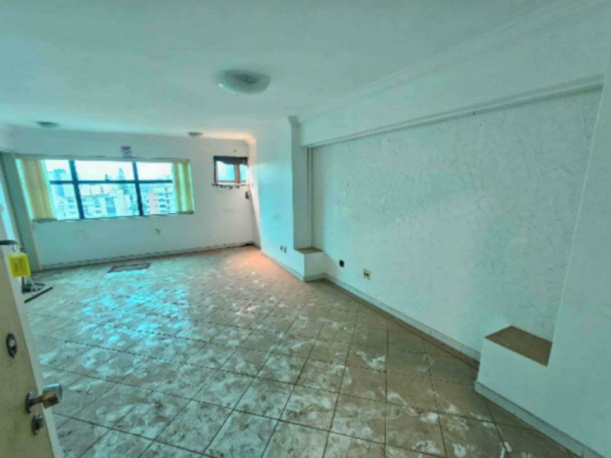 Sala comercial desocupada com 1 banheiro e 32,90m² útil