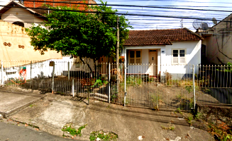 Terreno com 2 casas baixas, parte ideal 58,33%, desocupado