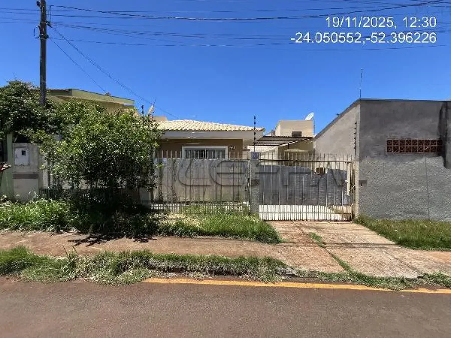 Casa com 114m², 1 varanda, desocupada, ideal para investimento
