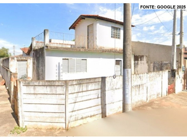 Casa com 83m² em terreno de 182,62m², 50% de participação