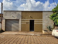 Casa padrão com 2 quartos, 2 banheiros, 1 vaga, 210m² construída, ocupada
