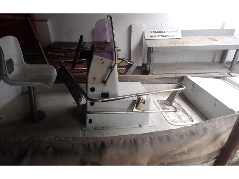 Lote de Materiais Usados - Bote Inflável para Reparos
