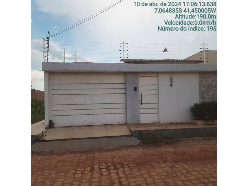 Casa em leilão com 3 quartos e 2 banheiros em Ipueiras