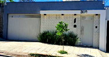 Casa com 3 quartos, 2 banheiros, 2 vagas e 131m² construída