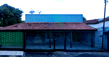 Casa com 2 lotes, terreno amplo de 784m², ocupada