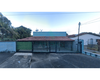 Casa com 2 lotes, terreno amplo de 784m², ocupada