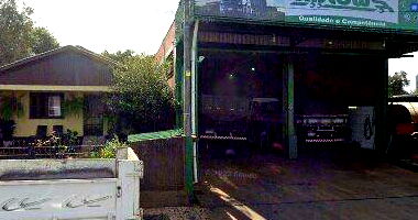 Terreno Urbano Regular com Casa de Madeira, 289m², 1 Banheiro