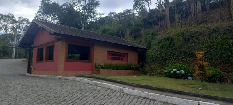 Lote em Teresópolis com 290m² de área total