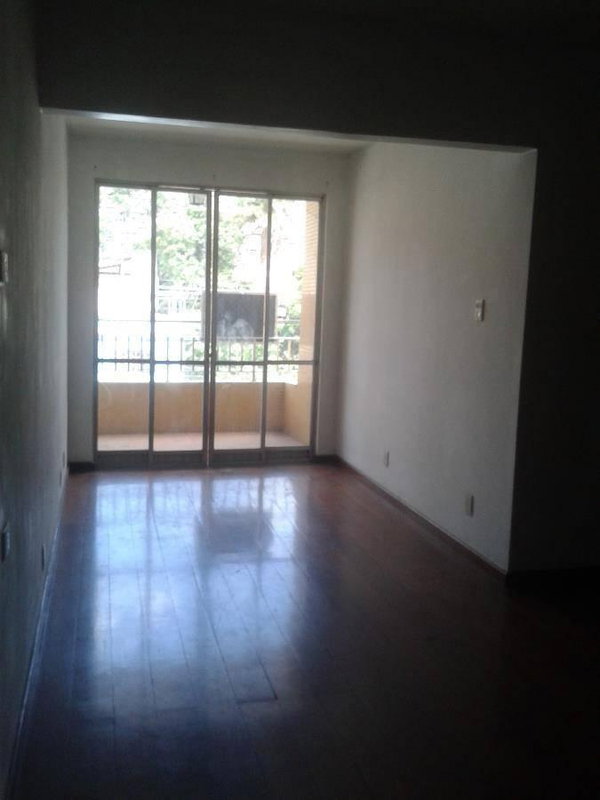 Apartamento com 4 quartos, 1 vaga, 93m²