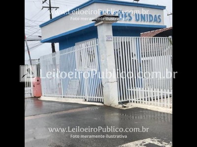 Casa com 2 Quartos e 1 Vaga em Condomínio