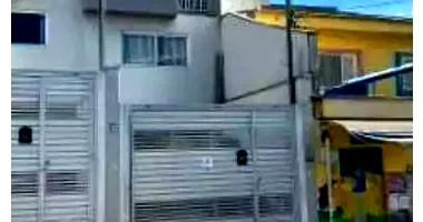 Casa em leilão com 112m² construída e 81m² de terreno