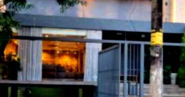 Casa/Loja com 3 Pavimentos e Garagem para 4 Carros